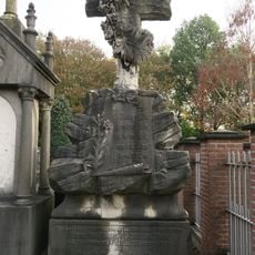 Grafmonument van de familie Pollet