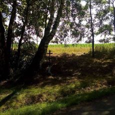 Kříž východně od Zhoře u rozcestí