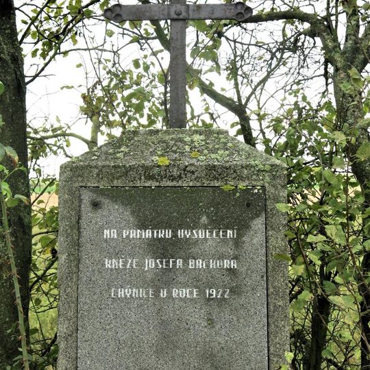 Kříž u silnice západně od Chýnic