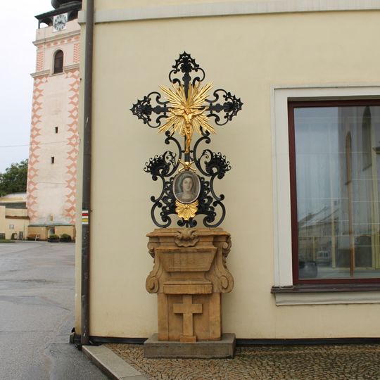 Kříž v Jevíčku na ulici Kostelní u muzea