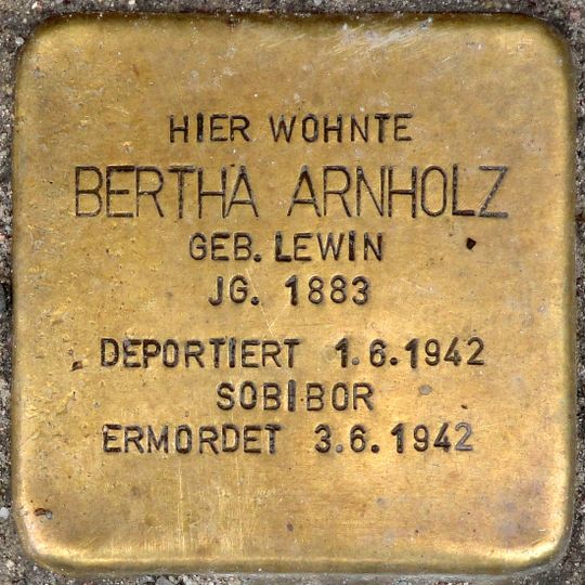 Stolperstein en memoria de Bertha Arnholz