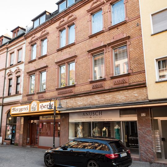 Wohn- und Geschäftshaus