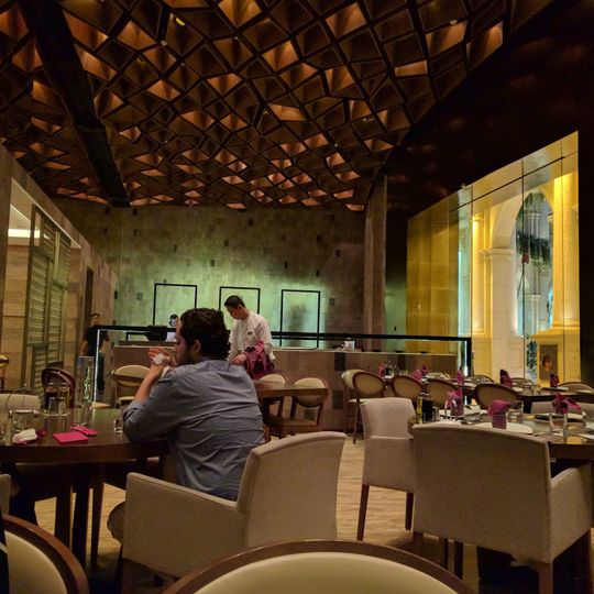Lusin Restaurant - Teatro Mall