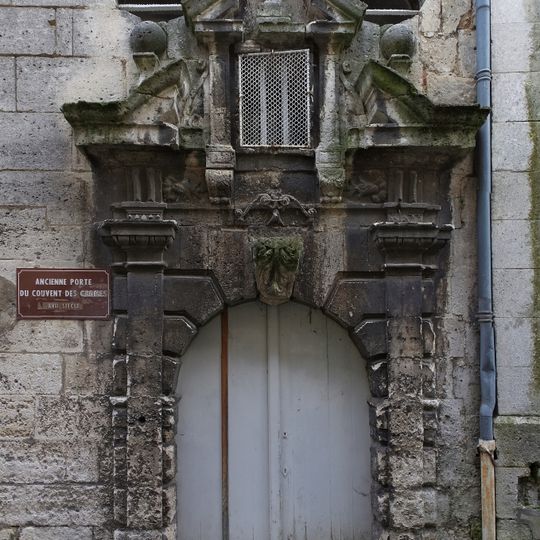Porte de l'ancien couvent des Carmélites