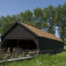 Dwarsdeelschuur met één bouwlaag en kap, op rechthoekige plattegrond