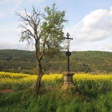 Kříž u silnice severozápadně od Újezdu