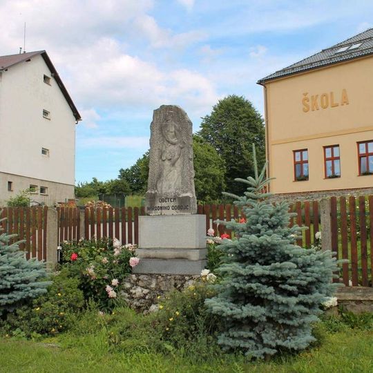 Pomník padlým v Mladoňově na návsi