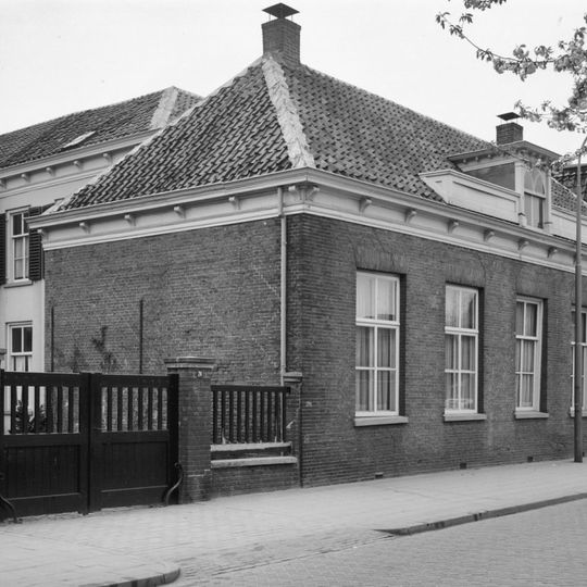 Kerkstraat 24
