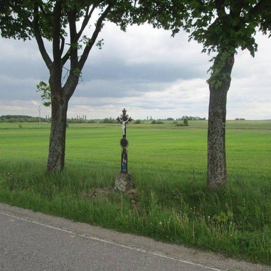 Kříž u silnice do Komárova