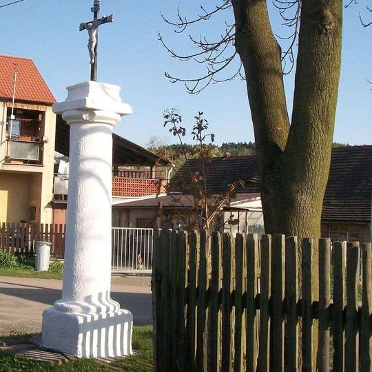 Kříž v Losiné na křižovatce