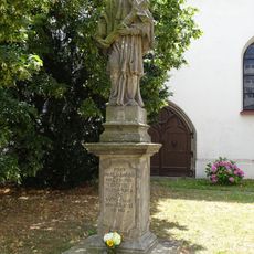 Socha svatého Jana Nepomuckého v Pardubicích před kostelem svatého Jana Křtitele