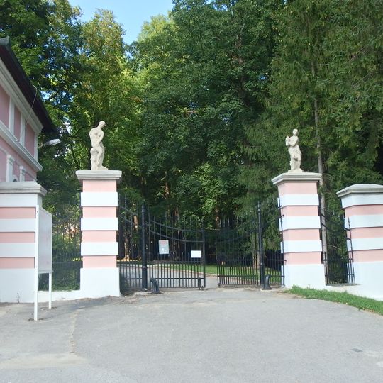 Kaštieľ Betliar s parkom, brána vstupná