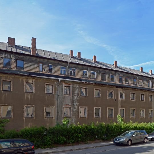 Fabrik, ehemals Baumwollspinnerei, später Kontor der Sächsischen Maschinenfabrik, sodann zu Wohnzwecken genutzt Limbacher Straße 52; 54