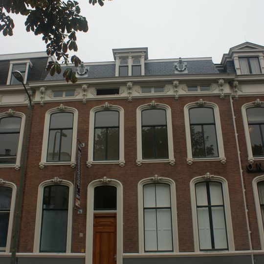 Statig woonhuis van harmonische architectuur