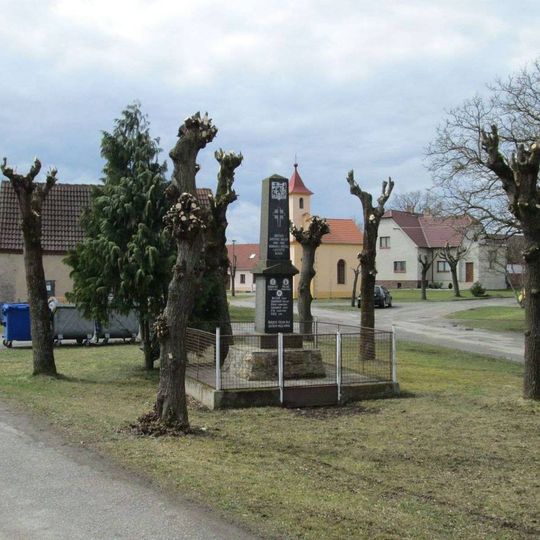 Pomník padlým ve Lhotě pod Horami