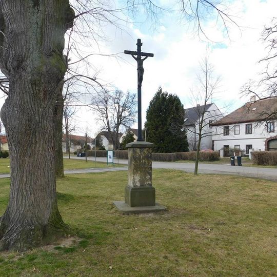 Kříž ve Škvorci na Masarykově náměstí