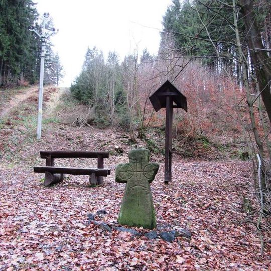 Smírčí kříž jižně od Svojnova u silnice