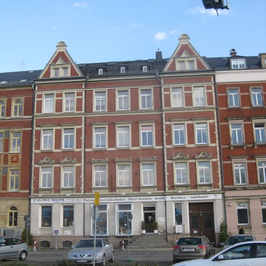 Mietshaus in geschlossener Bebauung Thomas-Mann-Platz 6