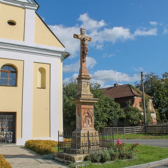 Kříž v Dolní Libině před kaplí