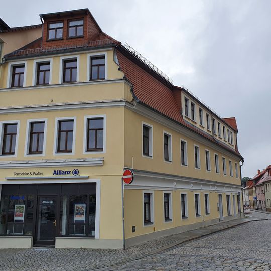 Wohnhaus in geschlossener Bebauung und Ecklage Bautzener Straße 1