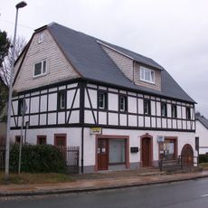 Wohnhaus in offener Bebauung Karlsbader Straße 60