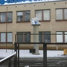 Porcelánová plastika v areálu porcelánky v Tovární ulici v Dubí u Teplic