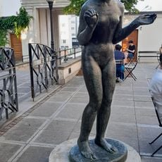 Socha Eva na nádvoří Moravské galerie v Husově ulici v Brně