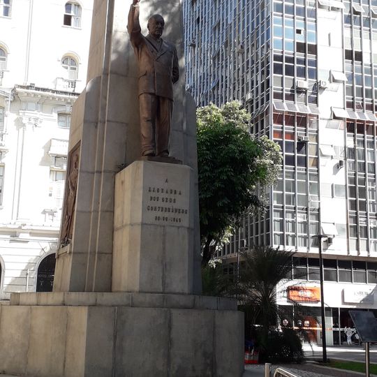 Monumento a J. J Seabra