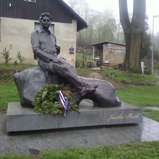 Bronzová plastika Jaroslava Haška