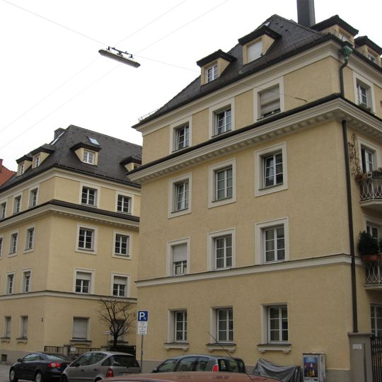 Barockisierende Wohnanlage