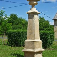 Pomník císaře Josefa II. u zámku v osadě Škrle