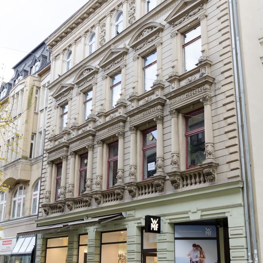 Wohn- und Geschäftshaus in geschlossener Bebauung Hauptstraße 25