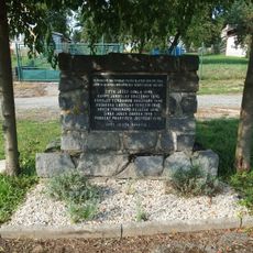 Pomník padlým v Jestřebí u kostela