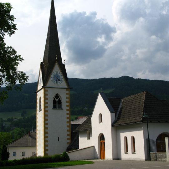 Kath. Pfarrkirche Mariae Himmelfahrt und Friedhof