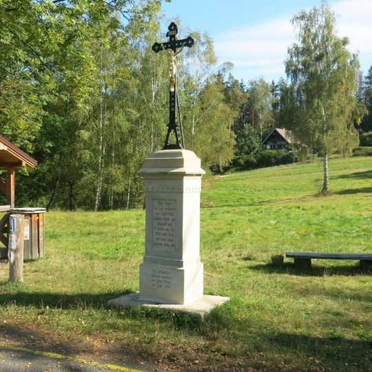 Kříž na rozcestí ke koupališti v Jetřichovicích