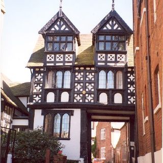 Council House Gatehouse And Gateway