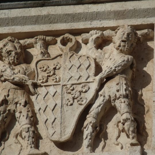 Escudo nobiliario de la familia Vilarrasa en el Palacio Señorial