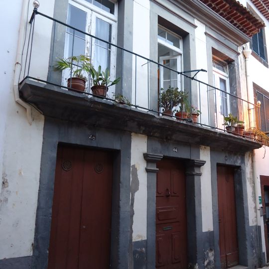Edifício na rua dos Aranhas, n.º 44