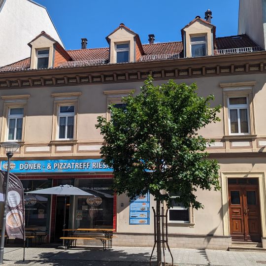 Wohnhaus in geschlossener Bebauung Hauptstraße 4