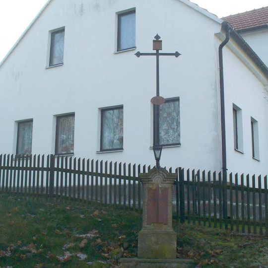 Kříž u domu Svojsíkova 666 v Šluknově