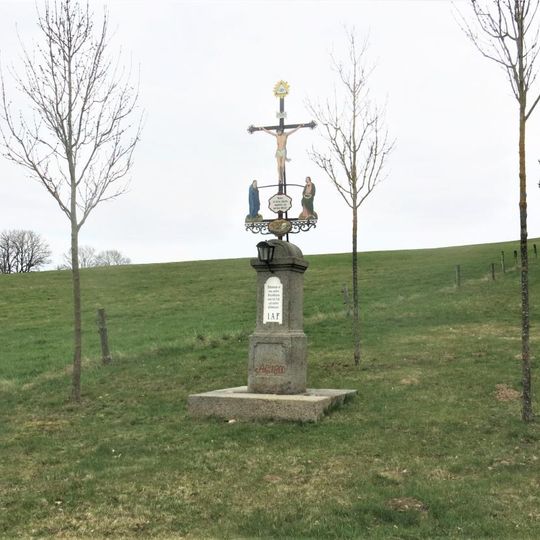 Kříž u hřbitova v Lipové