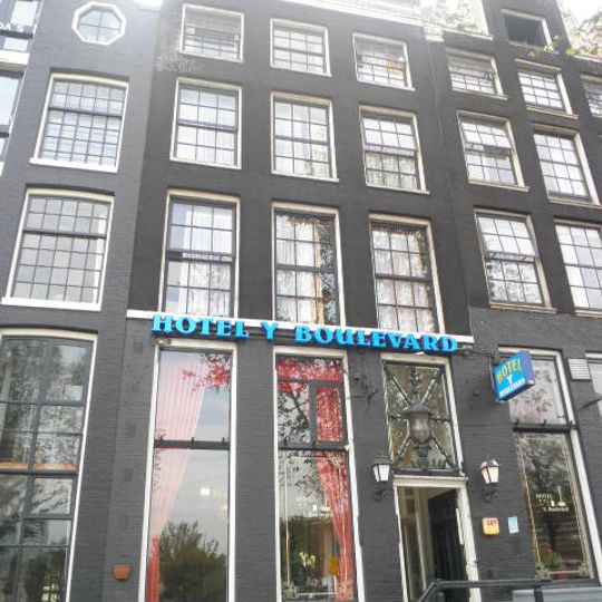 Pand met gevel onder rechte lijst