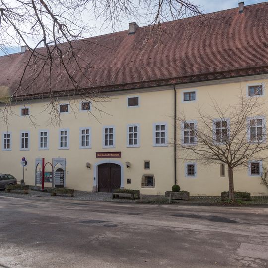 Klosterhof 5, Konventsgebäude