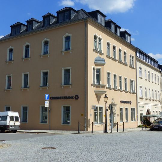 Wohnhaus in geschlossener Bebauung und in Ecklage Markt 5