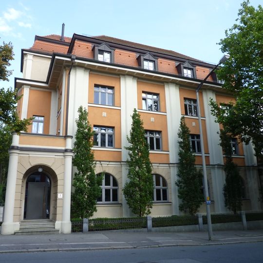 Wohn- und Geschäftshaus