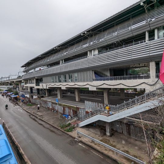 Suoi Tien Park metro station