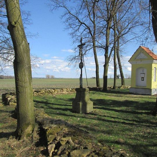 Kříž na morovém hřbitůvku u Svin