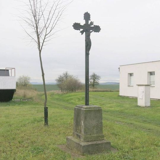 Kříž na jižním okraji Dlažkovic