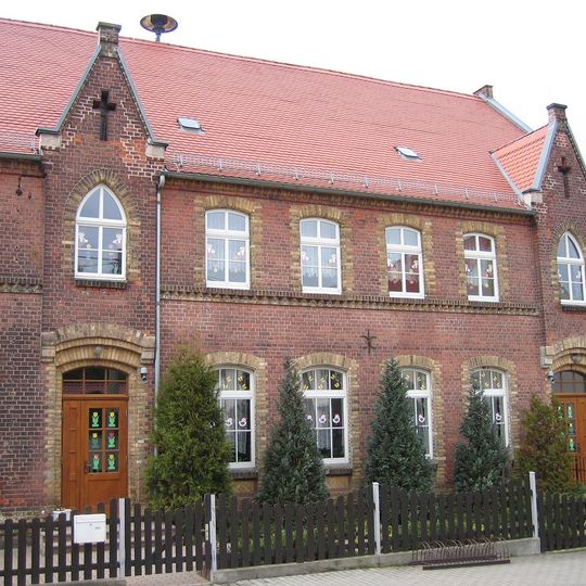 Ehemaliges Schulgebäude und Toilettenhäuschen Zum Quellental 3