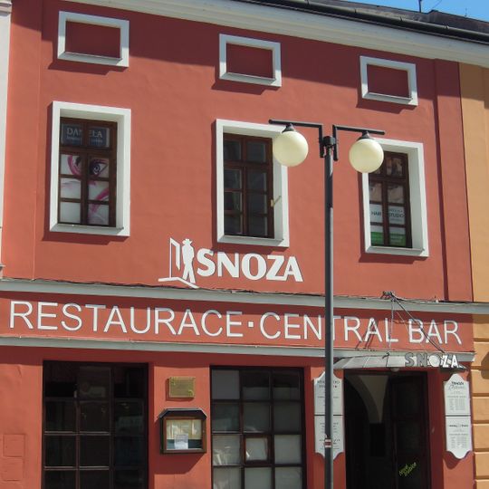 Městský dům - restaurace Slavie / Snoza